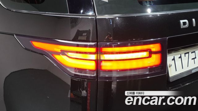 Land Rover Discovery 2017 — photo 9
