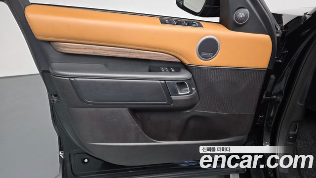 Land Rover Discovery 2017 — photo 14
