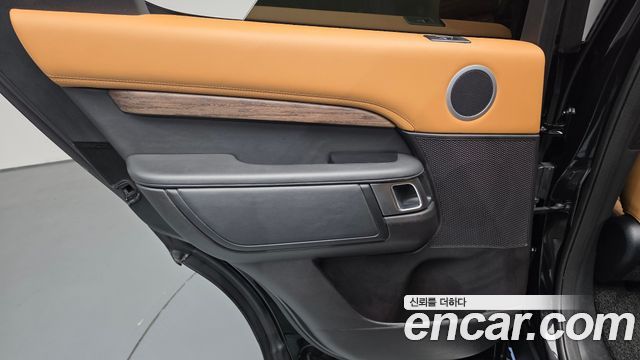 Land Rover Discovery 2017 — photo 15