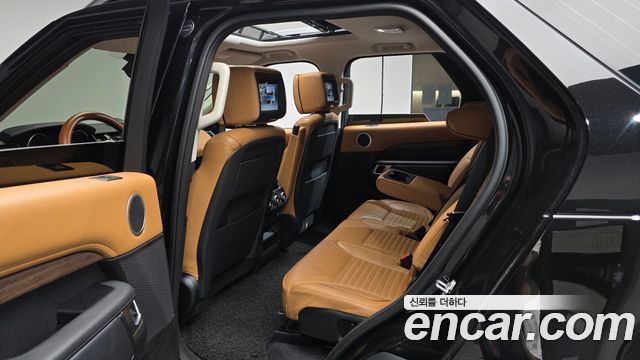 Land Rover Discovery 2017 — photo 16