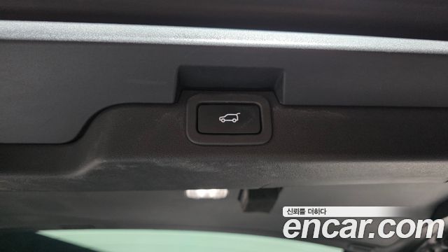 Land Rover Discovery 2017 — photo 27