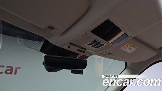 Land Rover Discovery 2017 — photo 29
