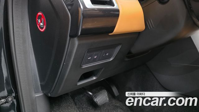 Land Rover Discovery 2017 — photo 30