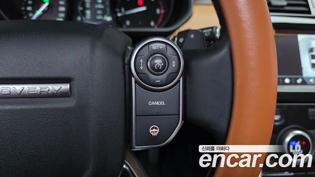 Land Rover Discovery 2017 — photo 31
