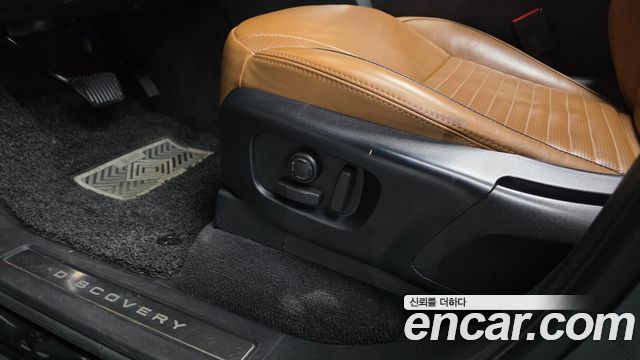 Land Rover Discovery 2017 — photo 32