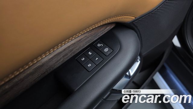Land Rover Discovery 2017 — photo 36