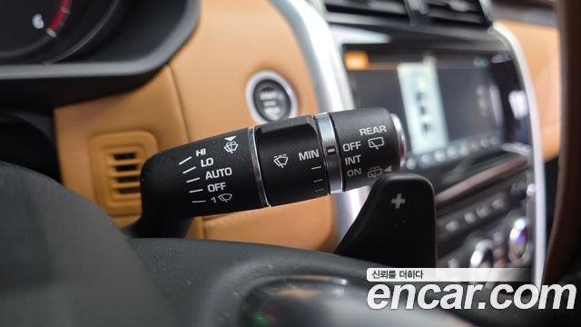 Land Rover Discovery 2017 — photo 38