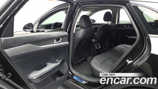 Kia K5 2023 — photo 16