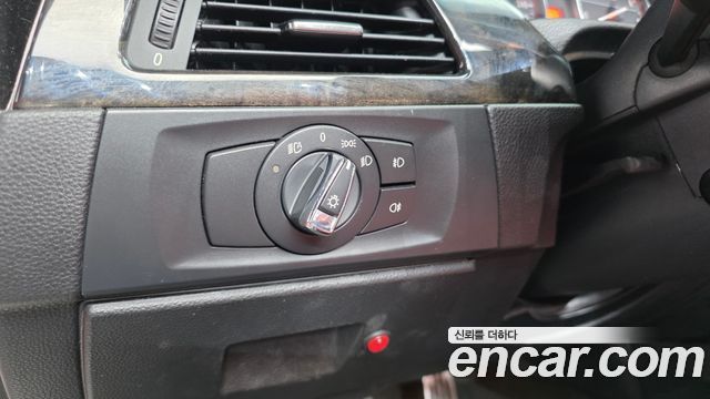 BMW 3-Series 2009 — photo 13