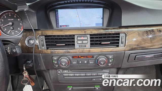 BMW 3-Series 2009 — photo 16
