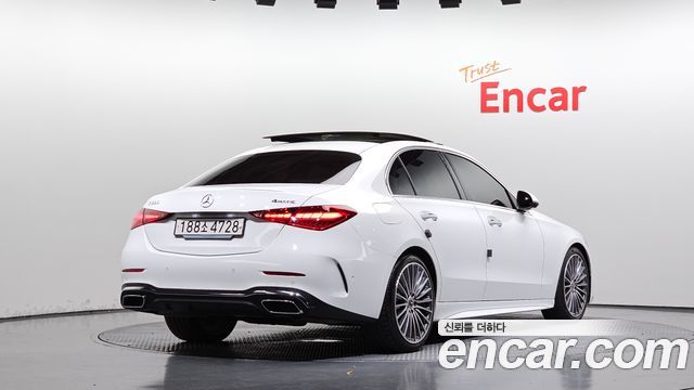 Mercedes-Benz C-Class 2024 — photo 2