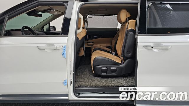 Kia Canival 2021 — photo 18