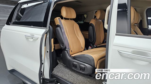 Kia Canival 2021 — photo 16