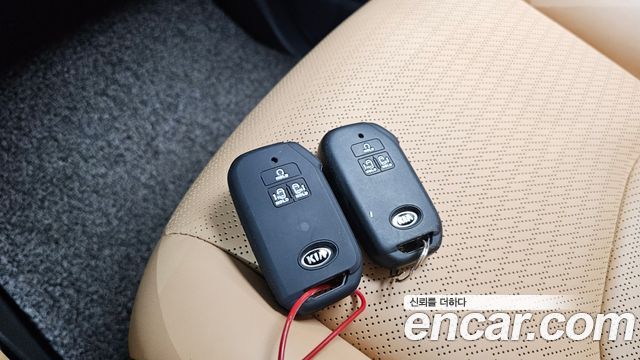 Kia Canival 2021 — photo 32