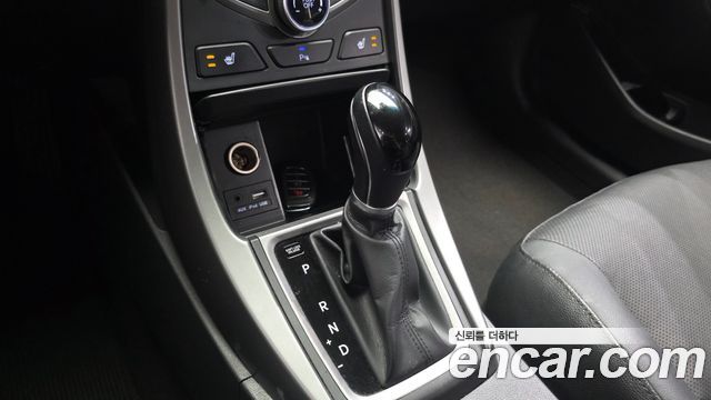 Hyundai AVANTE 2016 — photo 12