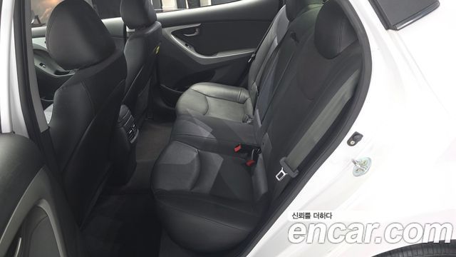 Hyundai AVANTE 2016 — photo 18