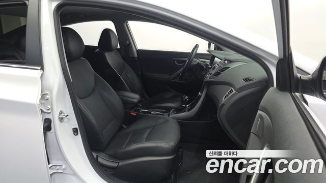 Hyundai AVANTE 2016 — photo 16
