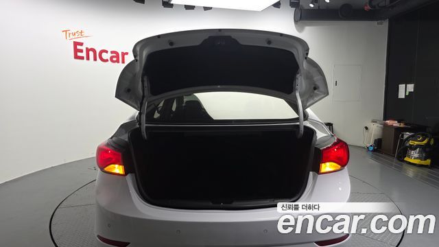 Hyundai AVANTE 2016 — photo 27