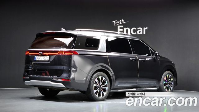 Kia Canival 2021 — photo 2