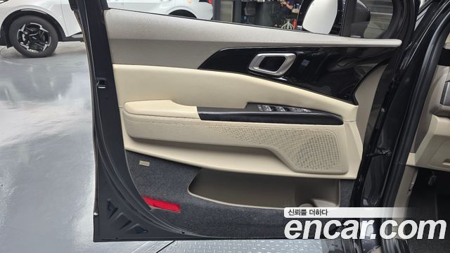 Kia Canival 2021 — photo 14