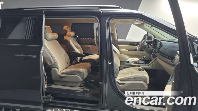 Kia Canival 2021 — photo 16