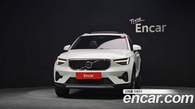 Volvo XC40 2025 — photo 3