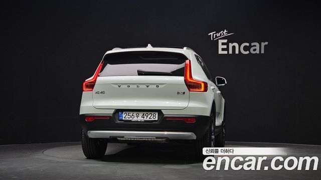 Volvo XC40 2025 — photo 4