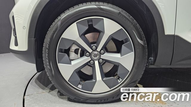 Volvo XC40 2025 — photo 5