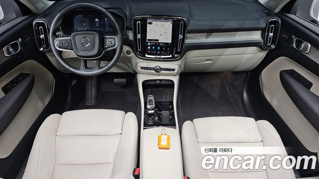 Volvo XC40 2025 — photo 10