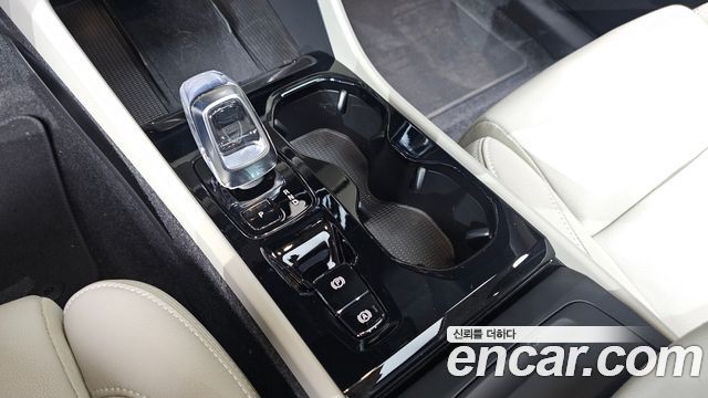 Volvo XC40 2025 — photo 12