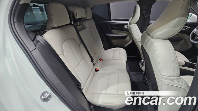 Volvo XC40 2025 — photo 17