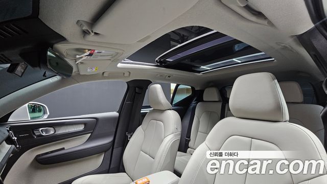Volvo XC40 2025 — photo 19