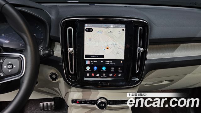 Volvo XC40 2025 — photo 21