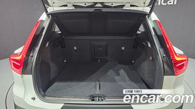 Volvo XC40 2025 — photo 26