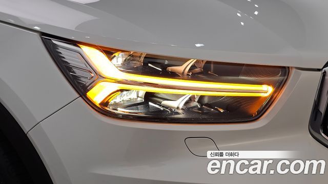 Volvo XC40 2025 — photo 8