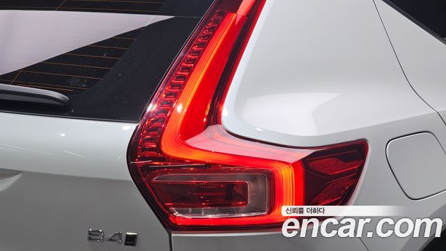 Volvo XC40 2025 — photo 9
