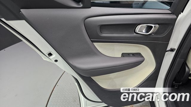 Volvo XC40 2025 — photo 15