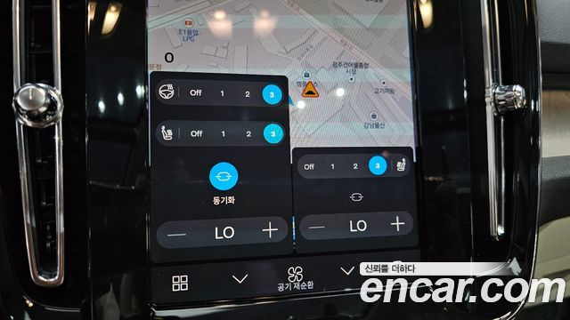 Volvo XC40 2025 — photo 28