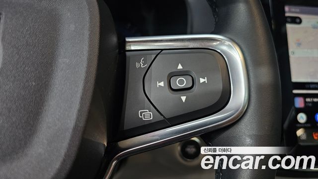 Volvo XC40 2025 — photo 32