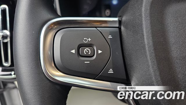 Volvo XC40 2025 — photo 34