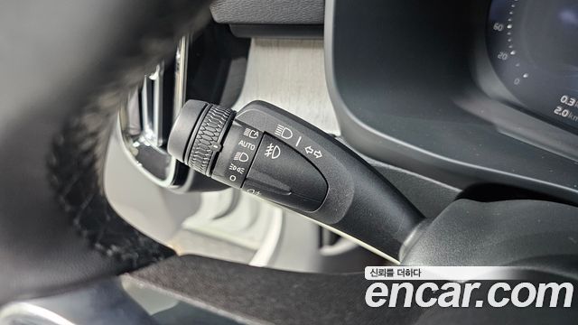 Volvo XC40 2025 — photo 35