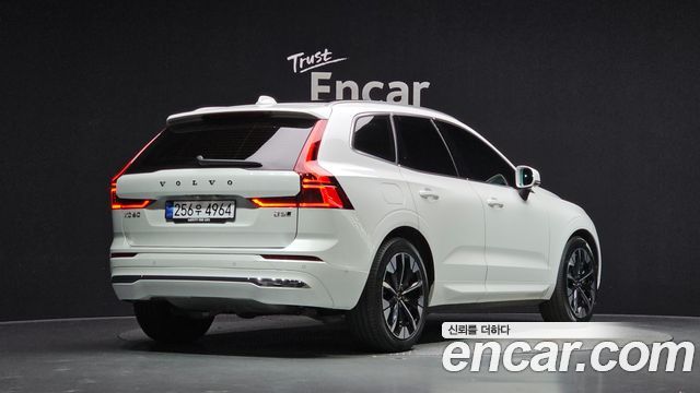 Volvo XC60 2026 — photo 2