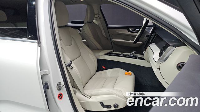 Volvo XC60 2026 — photo 16