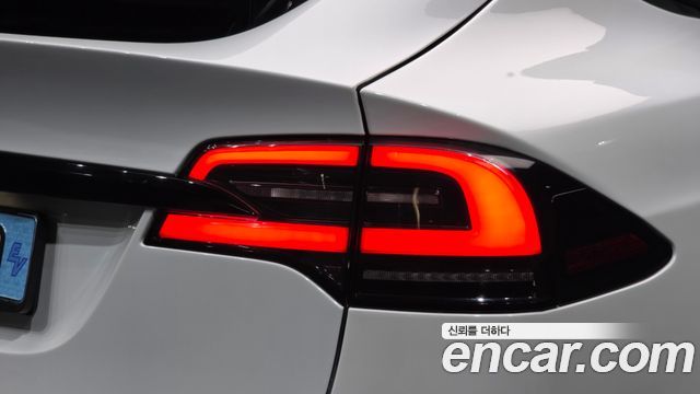Tesla Model X 2023 — photo 9