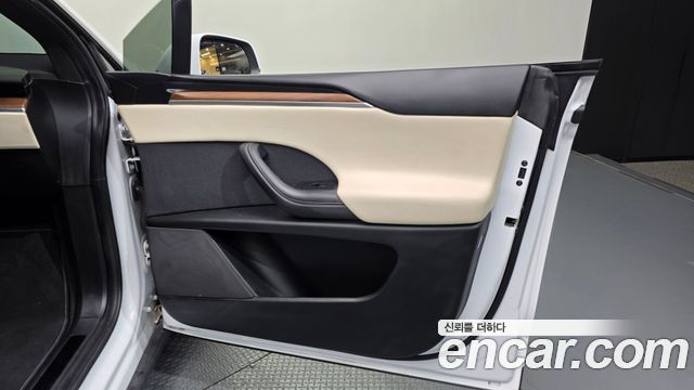 Tesla Model X 2023 — photo 15