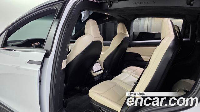 Tesla Model X 2023 — photo 16