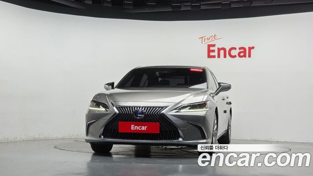 Lexus ES 2019 — photo 3