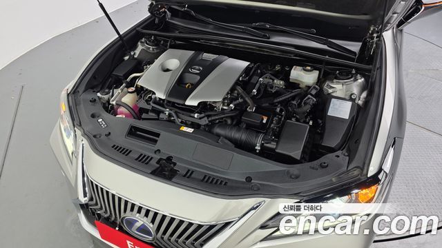 Lexus ES 2019 — photo 6