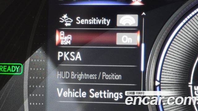 Lexus ES 2019 — photo 20
