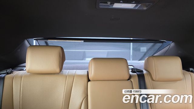 Lexus ES 2019 — photo 24